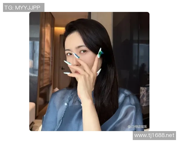 足球明星的女友兼女主持人如何在聚光灯下平衡事业与爱情生活