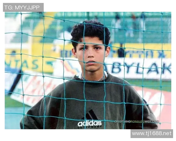 足球明星C罗人偶引领潮流玩具市场新宠儿的魅力与价值解析